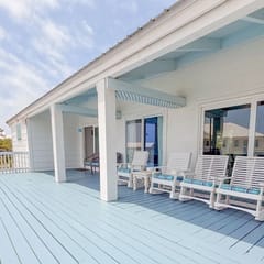 Large Family Home in a Quiet Neighborhood | Close to Beach, Restaurants, Boat Rentals, + Activities | Up to $450 in Savings for Daily Activities
