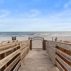 Private Beach Parking & Access | Resort Amenities
