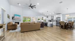 Spacious, Laid-Back Hideaway, Pets Allowed, Enjoy Back Yard, Modern Fixtures, Plus Free Daily Activity Tickets! - Image 3
