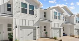 3BR Coastal Home in Lost Bay - Image 4