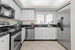 Spacious Condo with Beachfront Balcony, Pools, Sauna + More | Ticket Deals for Dolphin Cruises, Helicopter Tours, Golf Trips, + more! - Image 4