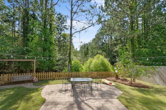 Spacious, Laid-Back Hideaway, Pets Allowed, Enjoy Back Yard, Modern Fixtures, Plus Free Daily Activity Tickets! - Image 1