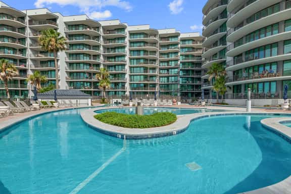 Bayfront Condo with Lazy River, Indoor Pool, Jacuzzis, and Community Boat Dock, Plus Redeem in Free Activity Deals Daily! - Image 1