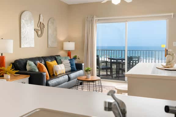 Beachfront Views and Resort Amenities - Image 1