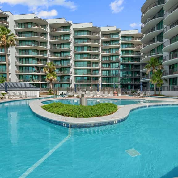 Bayfront Condo with Lazy River, Indoor Pool, Jacuzzis, and Community Boat Dock, Plus Redeem in Free Activity Deals Daily! - Image 1