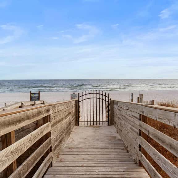 Private Beach Parking & Access | Resort Amenities - Image 1