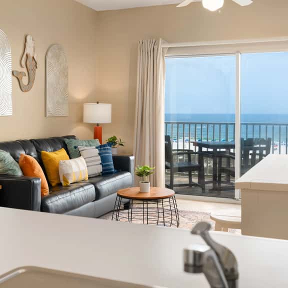 Beachfront Views and Resort Amenities - Image 1