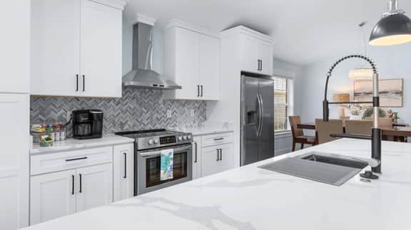 Spacious, Laid-Back Hideaway, Pets Allowed, Enjoy Back Yard, Modern Fixtures, Plus Free Daily Activity Tickets! - Image 4