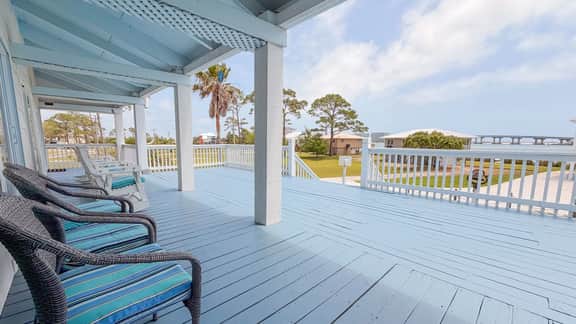 Large Family Home in a Quiet Neighborhood | Close to Beach, Restaurants, Boat Rentals, + Activities | Up to $450 in Savings for Daily Activities - Image 5