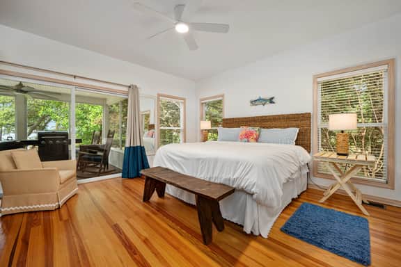 Waterfront Compound for 23 + Pets | Private Boat Dock, Multiple Living Areas | Free Tickets for Mini Golf, Helicopter Tours, Zoo Visits, + Cruises! - Image 2