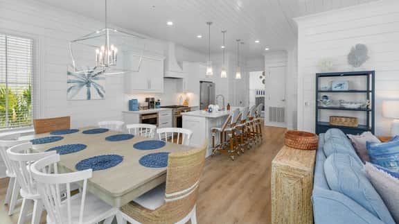 Dreamy, Accessible Family Home for 12 with Elevator Access, Balcony, Fire Pit, Community Pool, Boat Dock! - Image 4
