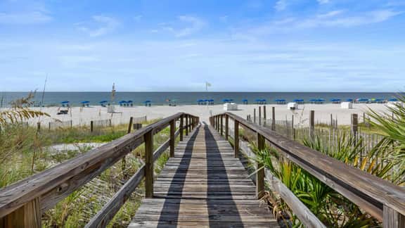 Cozy 3-Bedroom Condo - Comfy Living Space, Two Balconies, Outdoor Pool, Beach Walkable - Score up to 450 Every Day in Tickets for Local Activities - Image 2