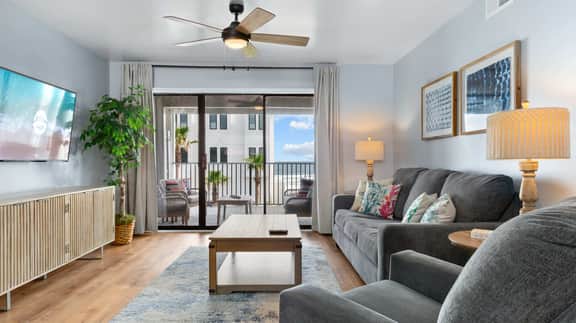 Cozy Coastal Getaway with Pool | 5-Minute Walk to Beach | Up to $450 Daily in Free Tickets for Sunset Cruises, Mini Golf, Parasailing, + More - Image 4
